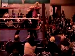 October_27,_2006_Supergirl_Title_Match_flv_000451201.jpg