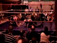 October_27,_2006_Supergirl_Title_Match_flv_000484568.jpg