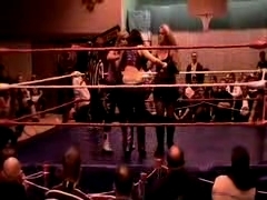 October_27,_2006_Supergirl_Title_Match_flv_000487821.jpg