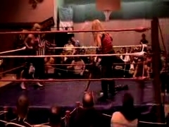 October_27,_2006_Supergirl_Title_Match_flv_000500250.jpg