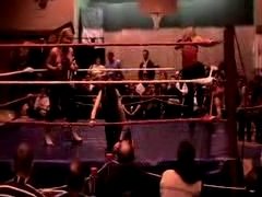 October_27,_2006_Supergirl_Title_Match_flv_000505255.jpg