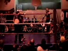 October_27,_2006_Supergirl_Title_Match_flv_000509259.jpg