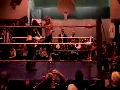 October_27,_2006_Supergirl_Title_Match_flv_000513347.jpg