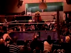 October_27,_2006_Supergirl_Title_Match_flv_000533534.jpg