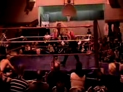 October_27,_2006_Supergirl_Title_Match_flv_000534117.jpg