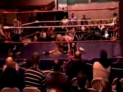 October_27,_2006_Supergirl_Title_Match_flv_000540040.jpg