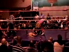 October_27,_2006_Supergirl_Title_Match_flv_000546964.jpg