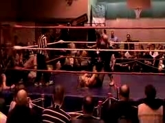 October_27,_2006_Supergirl_Title_Match_flv_000549633.jpg