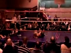 October_27,_2006_Supergirl_Title_Match_flv_000550384.jpg