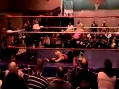 October_27,_2006_Supergirl_Title_Match_flv_000559309.jpg