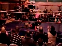 October_27,_2006_Supergirl_Title_Match_flv_000563814.jpg