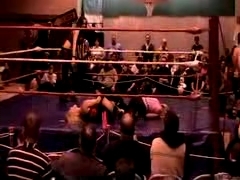 October_27,_2006_Supergirl_Title_Match_flv_000567484.jpg