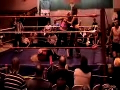 October_27,_2006_Supergirl_Title_Match_flv_000571488.jpg