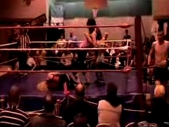 October_27,_2006_Supergirl_Title_Match_flv_000572239.jpg