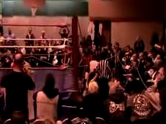 October_27,_2006_Supergirl_Title_Match_flv_000591925.jpg