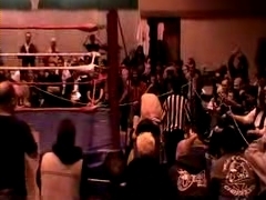 October_27,_2006_Supergirl_Title_Match_flv_000593510.jpg