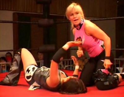 SHIMMER_#8__-__Nattie_Neidhart_vs_Ariel_avi_000256388.jpg