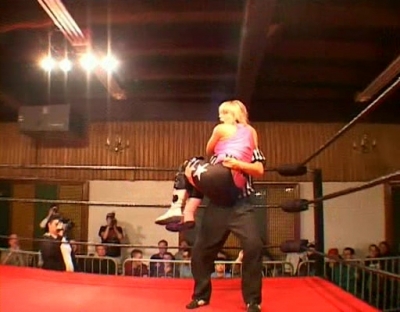 SHIMMER_#8__-__Nattie_Neidhart_vs_Arielpt2_avi_000017283.jpg