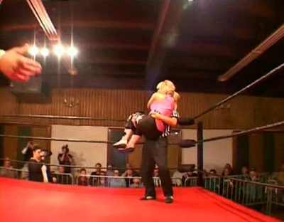 SHIMMER_#8__-__Nattie_Neidhart_vs_Arielpt2_avi_000018051.jpg