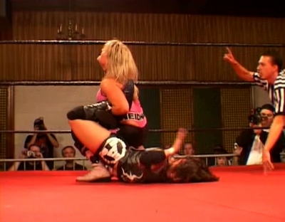 SHIMMER_#8__-__Nattie_Neidhart_vs_Arielpt2_avi_000513945.jpg