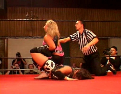 SHIMMER_#8__-__Nattie_Neidhart_vs_Arielpt2_avi_000515313.jpg