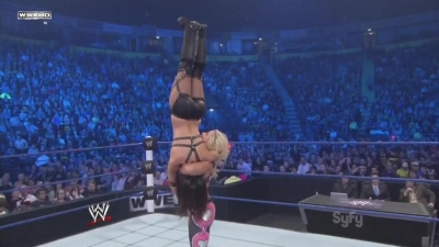 WWE_SmackDown_11_12_10_Layla_vs_Natalya_720p_AC3_5_1_x264_mkv_000120220.jpg