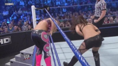 WWE_SmackDown_11_12_10_Layla_vs_Natalya_720p_AC3_5_1_x264_mkv_000159325.jpg