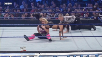 WWE_SmackDown_11_12_10_Layla_vs_Natalya_720p_AC3_5_1_x264_mkv_000187887.jpg