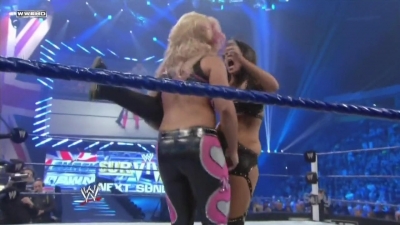 WWE_SmackDown_11_12_10_Layla_vs_Natalya_720p_AC3_5_1_x264_mkv_000286520.jpg