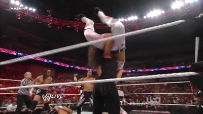 WWE_Monday_Night_Raw_2010_05_24_HDTV_XviD-WB-quickupload_net_avi_004135935.jpg