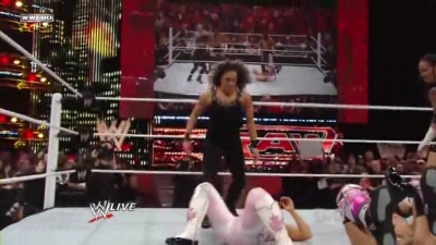WWE_Monday_Night_Raw_2010_05_24_HDTV_XviD-WB-quickupload_net_avi_004137971.jpg