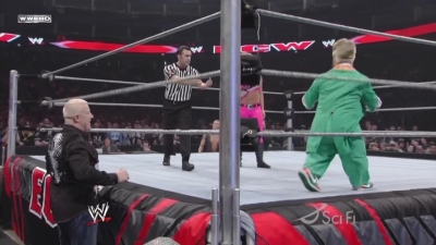 ECW_on_SCiFi_04_21_09_Natalya_vs_Hornswoggle_720p_AC3_5_1_XviD_avi_000009442.jpg