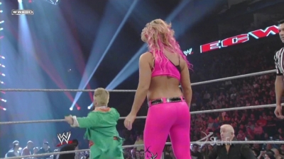 ECW_on_SCiFi_04_21_09_Natalya_vs_Hornswoggle_720p_AC3_5_1_XviD_avi_000036236.jpg