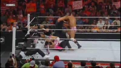 WWE_Raw_05_31_2010_HDTV_XviD-XS_www_WRESTLEYOURWAY_com_avi_003766963.jpg