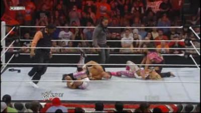 WWE_Raw_05_31_2010_HDTV_XviD-XS_www_WRESTLEYOURWAY_com_avi_003815912.jpg