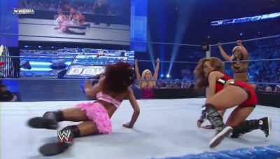 WWE_Friday_Night_SmackDown_06_03_2011_HDTV_x264_28129_Kaitlyn_A_J_vs_Alicia_Fox_Tamina_mkv_000136879.jpg