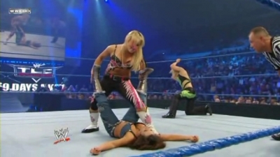 WWE_Friday_Night_Smackdown_2009_12_04_WS_PDTV_XviD-KYR_WRESTLiNGBAY_COM_avi_002143243.jpg