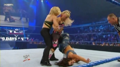 WWE_Friday_Night_Smackdown_2009_12_04_WS_PDTV_XviD-KYR_WRESTLiNGBAY_COM_avi_002150350.jpg