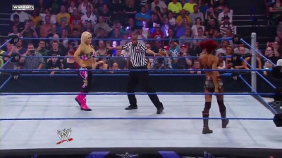 WWE_Superstars_21_7_11_-_Natalya_vs_Alicia_Fox_mp4_000040200.jpg