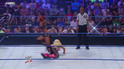 WWE_Superstars_21_7_11_-_Natalya_vs_Alicia_Fox_mp4_000069333.jpg