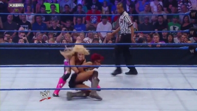WWE_Superstars_21_7_11_-_Natalya_vs_Alicia_Fox_mp4_000090200.jpg