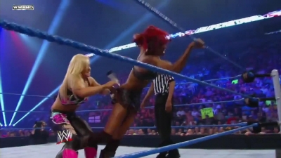 WWE_Superstars_21_7_11_-_Natalya_vs_Alicia_Fox_mp4_000099200.jpg