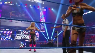 WWE_Superstars_21_7_11_-_Natalya_vs_Alicia_Fox_mp4_000102800.jpg