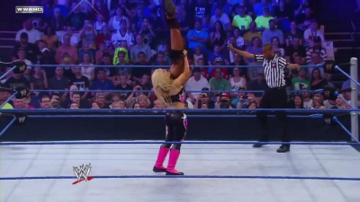 WWE_Superstars_21_7_11_-_Natalya_vs_Alicia_Fox_mp4_000117200.jpg