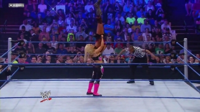WWE_Superstars_21_7_11_-_Natalya_vs_Alicia_Fox_mp4_000117800.jpg