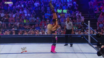 WWE_Superstars_21_7_11_-_Natalya_vs_Alicia_Fox_mp4_000123533.jpg