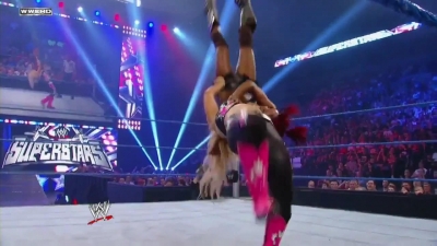 WWE_Superstars_21_7_11_-_Natalya_vs_Alicia_Fox_mp4_000124667.jpg