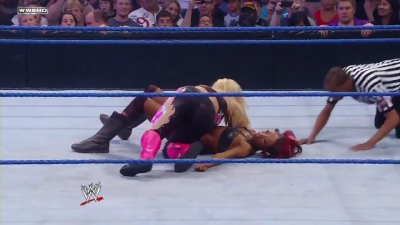 WWE_Superstars_21_7_11_-_Natalya_vs_Alicia_Fox_mp4_000127600.jpg