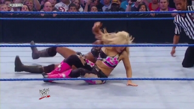 WWE_Superstars_21_7_11_-_Natalya_vs_Alicia_Fox_mp4_000129867.jpg