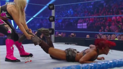 WWE_Superstars_21_7_11_-_Natalya_vs_Alicia_Fox_mp4_000133467.jpg
